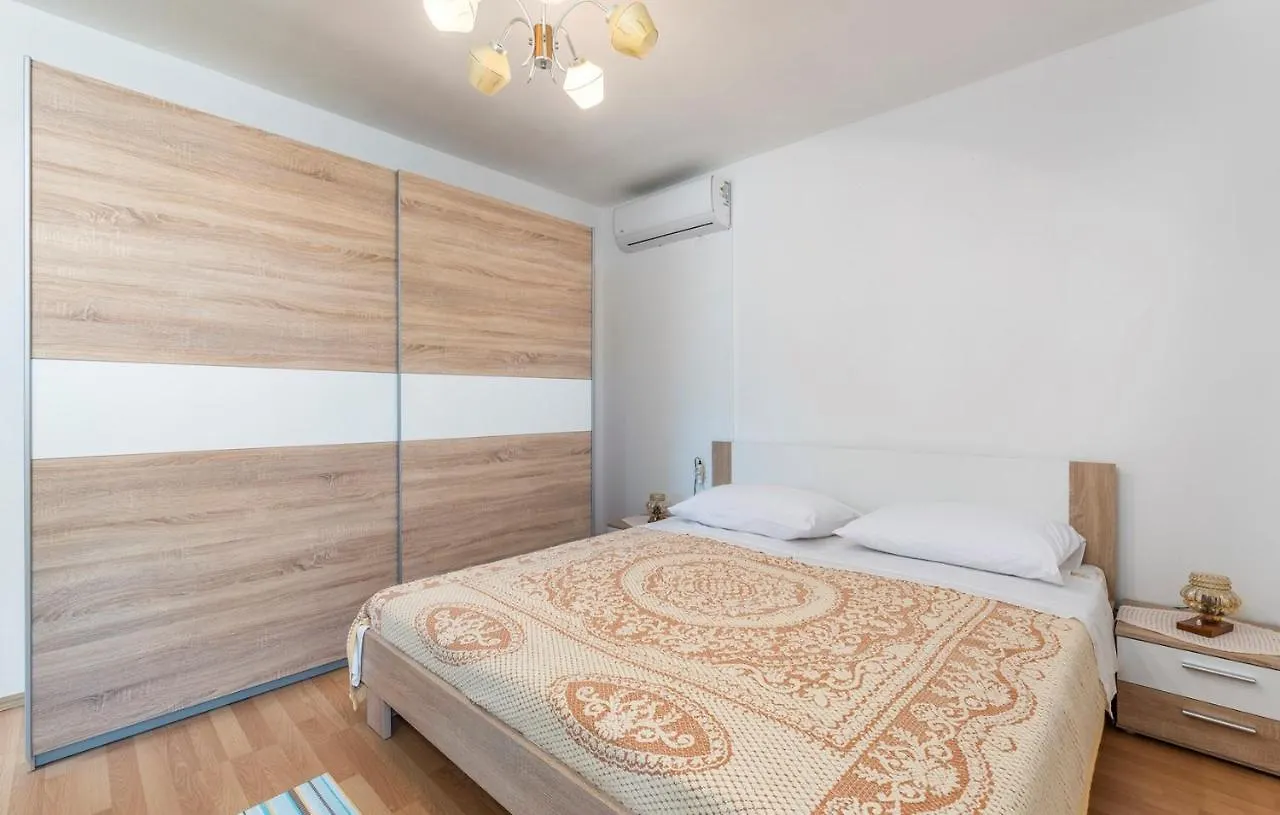 Holiday House Manuel In Tar Croatia